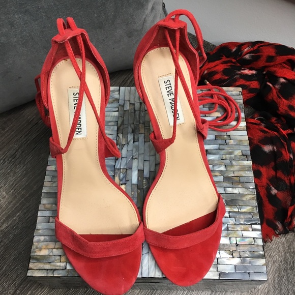 Steve Madden strappy Red Sandal- Valentine Look - Picture 4 of 8